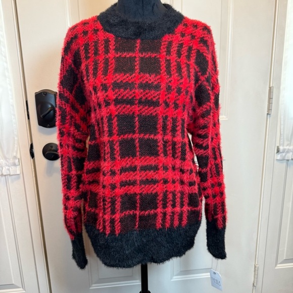 Time and Tru Plaid Sweater Size M (8-10) Red Black Soft Eyelash NWT Holiday - Picture 1 of 12